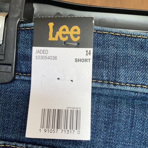 Lee relaxed fit mid rise straight leg jean 14 short - Picture 12 of 16